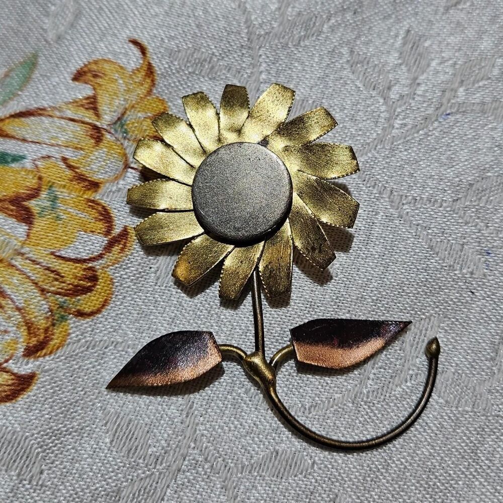 vintage cottagecore whimsical gold copper tone sunflower brooch